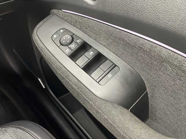 日産 オーラ G 栃木県 2022(令4)年 3.4万km ダークメタルグレー 純正ナビ/（BT/フルセグ/AppleCarPlay/Android Auto)/BOSEサウンド/全周囲カメラ/衝突軽減システム/レーダークルーズコントロール/車線逸脱抑制機能/後退時車両検知/パーキングサポートセンサー/横滑り防止/標識認識機能/電動格納ミラー/ワイヤレス充電/ETC2.0/ドライブレコーダー/純正アルミホイール/純正フロアマット/プッシュスタート/スマートキー