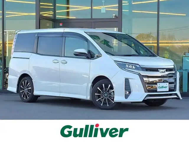 トヨタ ノア Si ダブルバイビー 東京都 2018(平30)年 6.3万km ホワイトパールクリスタルシャイン 社外ＳＤナビ（MAX678W)/（CD/DVD/BT/フルセグTV/USB）/両側パワースライドドア/バックカメラ/ハーフレザーシート/Toyota Safety Sense/・プリクラッシュセーフティ/・レーンディパーチャーアラート/・先行車発進告知/・オートマチックハイビーム/LEDヘッドライト/オートライト/後席サンシェード/ＥＴＣ/スマートキー×2/社外アルミ付冬タイヤ有