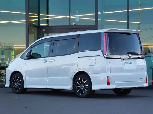 トヨタ ノア Si ダブルバイビー 東京都 2018(平30)年 6.3万km ホワイトパールクリスタルシャイン 社外ＳＤナビ（MAX678W)/（CD/DVD/BT/フルセグTV/USB）/両側パワースライドドア/バックカメラ/ハーフレザーシート/Toyota Safety Sense/・プリクラッシュセーフティ/・レーンディパーチャーアラート/・先行車発進告知/・オートマチックハイビーム/LEDヘッドライト/オートライト/後席サンシェード/ＥＴＣ/スマートキー×2/社外アルミ付冬タイヤ有