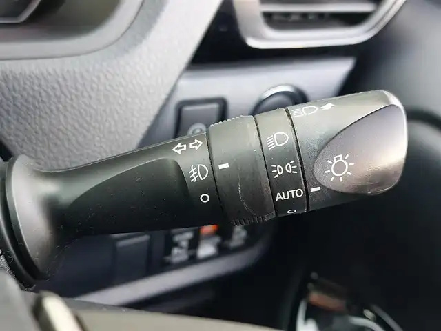 トヨタ ノア Si ダブルバイビー 東京都 2018(平30)年 6.3万km ホワイトパールクリスタルシャイン 社外ＳＤナビ（MAX678W)/（CD/DVD/BT/フルセグTV/USB）/両側パワースライドドア/バックカメラ/ハーフレザーシート/Toyota Safety Sense/・プリクラッシュセーフティ/・レーンディパーチャーアラート/・先行車発進告知/・オートマチックハイビーム/LEDヘッドライト/オートライト/後席サンシェード/ＥＴＣ/スマートキー×2/社外アルミ付冬タイヤ有