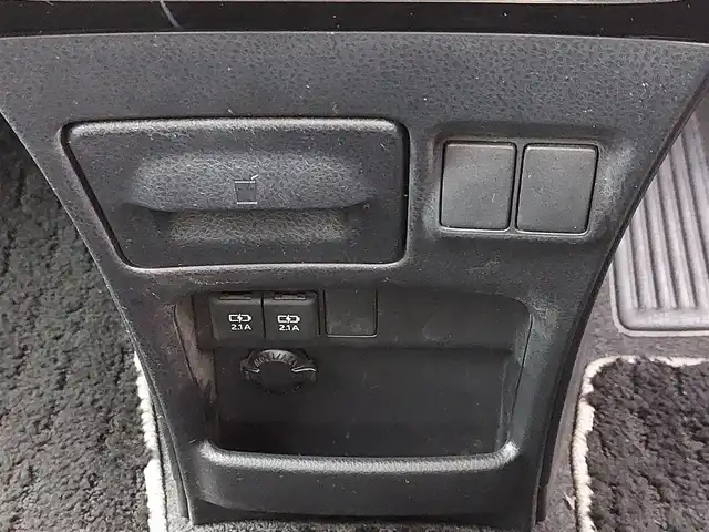 トヨタ ノア Si ダブルバイビー 東京都 2018(平30)年 6.3万km ホワイトパールクリスタルシャイン 社外ＳＤナビ（MAX678W)/（CD/DVD/BT/フルセグTV/USB）/両側パワースライドドア/バックカメラ/ハーフレザーシート/Toyota Safety Sense/・プリクラッシュセーフティ/・レーンディパーチャーアラート/・先行車発進告知/・オートマチックハイビーム/LEDヘッドライト/オートライト/後席サンシェード/ＥＴＣ/スマートキー×2/社外アルミ付冬タイヤ有