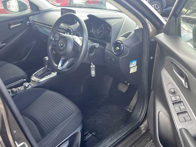 マツダ デミオ 13S 福島県 2017(平29)年 6.2万km チタニウムフラッシュマイカ 4WD 純正ナビ Bluetooth バックカメラ 衝突軽減ブレーキ シートヒーター 横滑り防止装置 LEDヘッドライト アイドリングストップ ドアバイザー フロアマット スマートキー