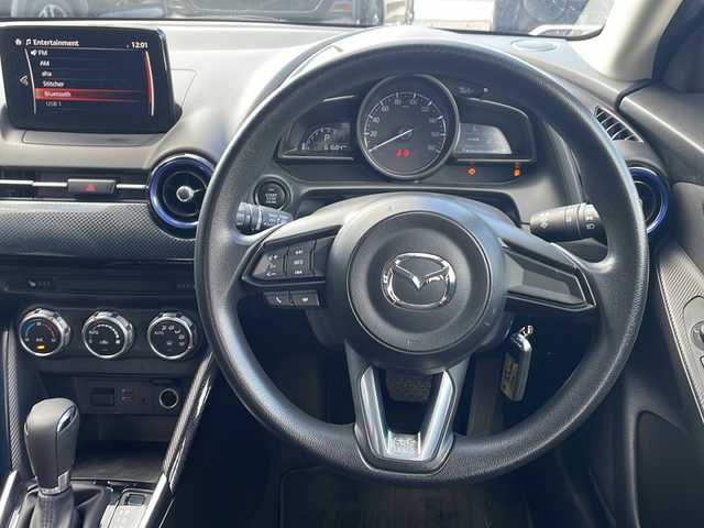 マツダ デミオ 13S 福島県 2017(平29)年 6.2万km チタニウムフラッシュマイカ 4WD 純正ナビ Bluetooth バックカメラ 衝突軽減ブレーキ シートヒーター 横滑り防止装置 LEDヘッドライト アイドリングストップ ドアバイザー フロアマット スマートキー