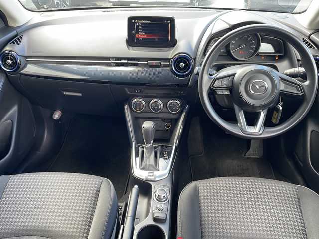 マツダ デミオ 13S 福島県 2017(平29)年 6.2万km チタニウムフラッシュマイカ 4WD 純正ナビ Bluetooth バックカメラ 衝突軽減ブレーキ シートヒーター 横滑り防止装置 LEDヘッドライト アイドリングストップ ドアバイザー フロアマット スマートキー