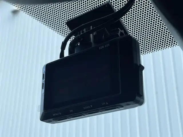 トヨタ ヴォクシー ZS 煌Ⅲ 滋賀県 2021(令3)年 3.3万km イナズマスパーキングブラックガラスフレーク 純正SDナビ/(フルセグTV CD DVD Bluetooth)/純正フリップダウンモニター/バックカメラ/トヨタセーフティセンス/・クルーズコントロール/・プリクラッシュセーフティ/・レーンディパーチャーアラート/・先行車発信通知/・クリアランスソナー/両側パワースライドドア/ステアリングリモコン/革巻きステアリング/前後ドライブレコーダー/ビルトインETC/リアサンシェード/電動格納ミラー/LEDオートヘッドライト