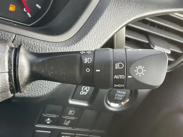 トヨタ ヴォクシー ZS 煌Ⅲ 滋賀県 2021(令3)年 3.3万km イナズマスパーキングブラックガラスフレーク 純正SDナビ/(フルセグTV CD DVD Bluetooth)/純正フリップダウンモニター/バックカメラ/トヨタセーフティセンス/・クルーズコントロール/・プリクラッシュセーフティ/・レーンディパーチャーアラート/・先行車発信通知/・クリアランスソナー/両側パワースライドドア/ステアリングリモコン/革巻きステアリング/前後ドライブレコーダー/ビルトインETC/リアサンシェード/電動格納ミラー/LEDオートヘッドライト