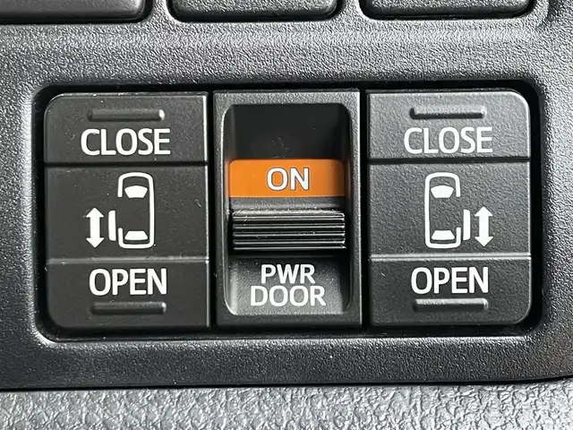 トヨタ ヴォクシー ZS 煌Ⅲ 滋賀県 2021(令3)年 3.3万km イナズマスパーキングブラックガラスフレーク 純正SDナビ/(フルセグTV CD DVD Bluetooth)/純正フリップダウンモニター/バックカメラ/トヨタセーフティセンス/・クルーズコントロール/・プリクラッシュセーフティ/・レーンディパーチャーアラート/・先行車発信通知/・クリアランスソナー/両側パワースライドドア/ステアリングリモコン/革巻きステアリング/前後ドライブレコーダー/ビルトインETC/リアサンシェード/電動格納ミラー/LEDオートヘッドライト