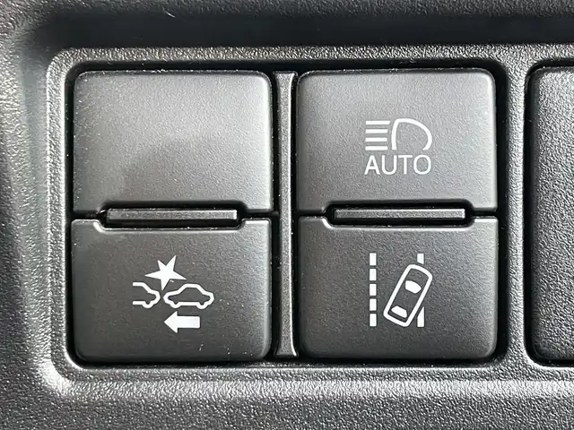 トヨタ ヴォクシー ZS 煌Ⅲ 滋賀県 2021(令3)年 3.3万km イナズマスパーキングブラックガラスフレーク 純正SDナビ/(フルセグTV CD DVD Bluetooth)/純正フリップダウンモニター/バックカメラ/トヨタセーフティセンス/・クルーズコントロール/・プリクラッシュセーフティ/・レーンディパーチャーアラート/・先行車発信通知/・クリアランスソナー/両側パワースライドドア/ステアリングリモコン/革巻きステアリング/前後ドライブレコーダー/ビルトインETC/リアサンシェード/電動格納ミラー/LEDオートヘッドライト