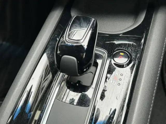 ホンダ ヴェゼル ハイブリッド Z ホンダセンシング 静岡県 2018(平30)年 2.5万km クリスタルブラックパール 純正SDナビ/Bluetooth/バックカメラ/フルセグテレビ/純正ビルトインETC/純正ドライブレコーダー前方のみ/純正フロアマット/純正アルミホイール/パドルシフト/電動パーキングブレーキ/追従式クルーズコントロール/LKAS/横滑り防止装置/衝突軽減システム/LEDヘッドライト/オートライト/フォグランプ