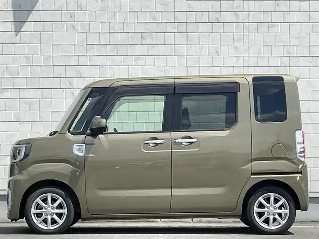ダイハツ ウェイク X SA 岩手県 2015(平27)年 6.6万km オフビートカーキM 禁煙車/4WD/ターボ/片側パワースライドドア/社外7インチワイドナビ/→フルセグTV/Bluetooth/CD/DVD/FM/AM/バックカメラ/横滑り防止装置/衝突軽減システム/運転席シートヒーター/〇プッシュスタート/〇電動格納ミラー/〇ドアバイザー/〇フロアマット/〇スマートキー/〇シガーソケット/オートライト/LEDヘッドライト/フォグライト/ETC/二列目両側サンシェード/助手席下収納