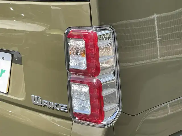 ダイハツ ウェイク X SA 岩手県 2015(平27)年 6.6万km オフビートカーキM 禁煙車/4WD/ターボ/片側パワースライドドア/社外7インチワイドナビ/→フルセグTV/Bluetooth/CD/DVD/FM/AM/バックカメラ/横滑り防止装置/衝突軽減システム/運転席シートヒーター/〇プッシュスタート/〇電動格納ミラー/〇ドアバイザー/〇フロアマット/〇スマートキー/〇シガーソケット/オートライト/LEDヘッドライト/フォグライト/ETC/二列目両側サンシェード/助手席下収納