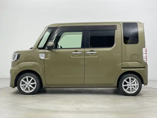 ダイハツ ウェイク X SA 新潟県 2015(平27)年 6.6万km オフビートカーキM 禁煙車/4WD/ターボ/片側パワースライドドア/社外7インチワイドナビ/→フルセグTV/Bluetooth/CD/DVD/FM/AM/バックカメラ/横滑り防止装置/衝突軽減システム/運転席シートヒーター/〇プッシュスタート/〇電動格納ミラー/〇ドアバイザー/〇フロアマット/〇スマートキー/〇シガーソケット/オートライト/LEDヘッドライト/フォグライト/ETC/二列目両側サンシェード/助手席下収納