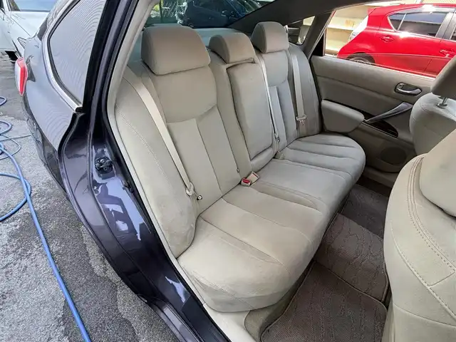 日産 ティアナ 250XL 東京都 2012(平24)年 9.9万km ディープアメジストグレー VDC/TCS/メッキ加飾横３本バーフロントグリル/開口部無塗装１本桟フロントバンパー/ボディ同色電動格納ミラー/ウィンカーミラー/リア標準バンパー/木目調加飾シルキーエクリュインパネ/ファインビジョンメーター（自発光式アナログメーター）/シルキーエクリュ革巻きステアリングホイール/SRSエアバック （運転席/助手席/サイド）/左右独立温度調整オートエアコン/後席エアコン吹出口/シルキーエクリュシート/パワーシート（運転席/助手席）パワーオットマン （助手席）/シート別体上下調整式ヘッドレスト（後席左右中央）/木目調カップホルダー付きアームレスト（後席中央）/インテリジェントキー/イモビライザー/プッシュエンジンスターター/７インチ液晶モニター/スーパーサウンドシステム１（６CD/６スピーカー）/バックモニター
