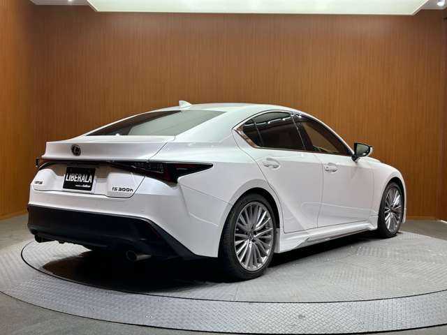 レクサス ＩＳ 300h バージョンL 千葉県 2022(令4)年 3.7万km ソニッククォーツ モデリスタエアロ　/ＳＲ　/茶革シート　/ＡＣＣ　/ナビ　/ＴＶ　/３６０°　/シートＨ　/ベンチレーション　/ステアリングヒーター　/３眼フルＬＥＤライト　/衝突軽減Ｂ　/ＬＫＡ/ＢＳＭ　/オートハイビーム　/ＥＴＣ　/禁煙車