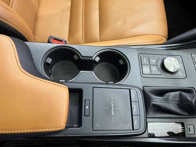 レクサス ＩＳ 300h バージョンL 千葉県 2022(令4)年 3.7万km ソニッククォーツ モデリスタエアロ　/ＳＲ　/茶革シート　/ＡＣＣ　/ナビ　/ＴＶ　/３６０°　/シートＨ　/ベンチレーション　/ステアリングヒーター　/３眼フルＬＥＤライト　/衝突軽減Ｂ　/ＬＫＡ/ＢＳＭ　/オートハイビーム　/ＥＴＣ　/禁煙車