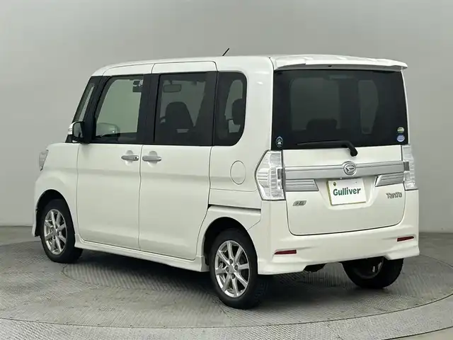 ダイハツ タント カスタム X SA 道央・札幌 2015(平27)年 6.3万km パールホワイトⅢ ・4WD/・寒冷地仕様/・純正SDナビ/・CD/DVD/USB/SD/・フルセグTV/・バックカメラ/・ETC/・ドライブレコーダー/・衝突軽減ブレーキ/・横滑り防止装置/・盗難防止装置/・キセノンヘッドライト/・オートライト/・社外フロアマット/・プッシュスタート/・スマートキー/・スペアキー/・保証書/・取扱説明書