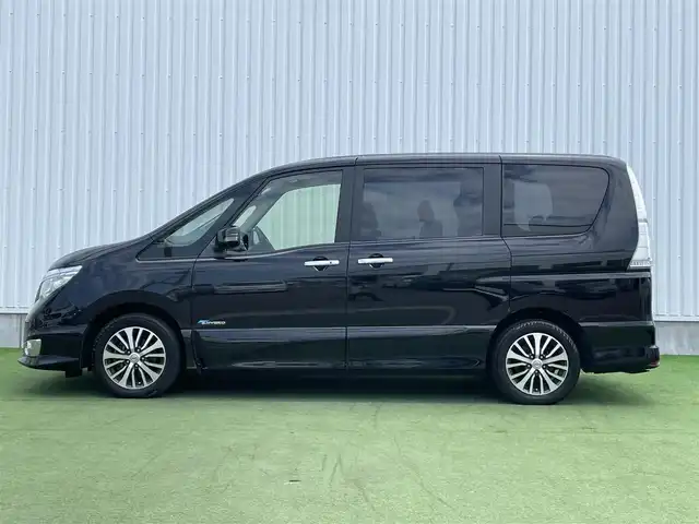 日産 セレナ HWS S HV Vセレ +Sefty Aセーフ 香川県 2015(平27)年 4.7万km ダイヤモンドブラック 登録時走行距離：47065km/メーカー純正ナビ/全方位カメラ/前後ドライブレコーダー/ビルトインETC/両側パワースライドドア/エマージェンシーブレーキ/レーンキープアシスト/クルーズコントロール/横滑り防止装置/アイドリングストップ/ロールサンシェード/ISOFIX/革巻きステアリング/ステアリングスイッチ/プッシュスタート/スマートキー/スペアキー