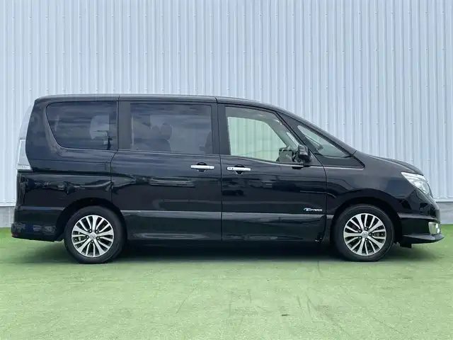日産 セレナ HWS S HV Vセレ +Sefty Aセーフ 香川県 2015(平27)年 4.7万km ダイヤモンドブラック 登録時走行距離：47065km/メーカー純正ナビ/全方位カメラ/前後ドライブレコーダー/ビルトインETC/両側パワースライドドア/エマージェンシーブレーキ/レーンキープアシスト/クルーズコントロール/横滑り防止装置/アイドリングストップ/ロールサンシェード/ISOFIX/革巻きステアリング/ステアリングスイッチ/プッシュスタート/スマートキー/スペアキー