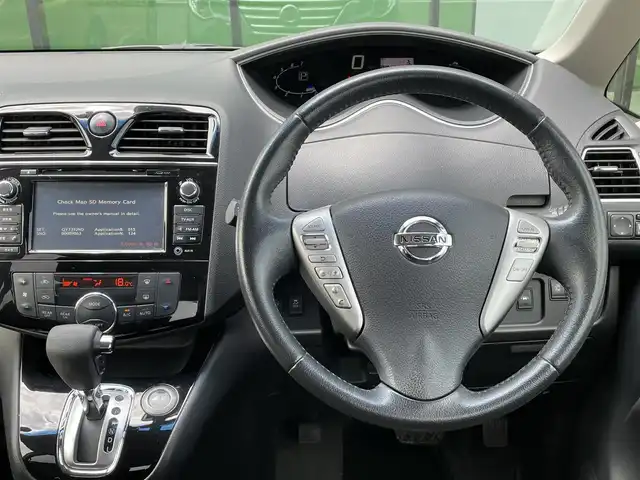 日産 セレナ HWS S HV Vセレ +Sefty Aセーフ 香川県 2015(平27)年 4.7万km ダイヤモンドブラック 登録時走行距離：47065km/メーカー純正ナビ/全方位カメラ/前後ドライブレコーダー/ビルトインETC/両側パワースライドドア/エマージェンシーブレーキ/レーンキープアシスト/クルーズコントロール/横滑り防止装置/アイドリングストップ/ロールサンシェード/ISOFIX/革巻きステアリング/ステアリングスイッチ/プッシュスタート/スマートキー/スペアキー