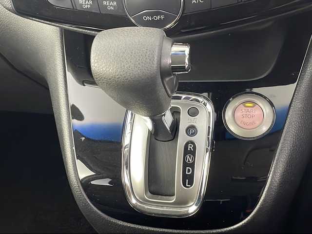 日産 セレナ HWS S HV Vセレ +Sefty Aセーフ 埼玉県 2015(平27)年 4.8万km ダイヤモンドブラック メーカー純正ナビ/全方位カメラ/前後ドライブレコーダー/ビルトインETC/両側パワースライドドア/エマージェンシーブレーキ/レーンキープアシスト/クルーズコントロール/前後コーナーセンサー/TV/アイドリングストップ/ロールサンシェード/革巻きステアリング/ステアリングスイッチ/プッシュスタート/スマートキー/スペアキー