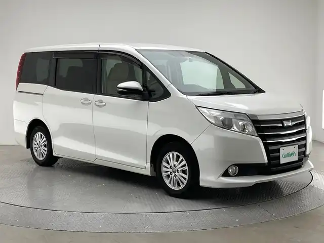 トヨタ ノア G 兵庫県 2014(平26)年 6.4万km ホワイトパールクリスタルシャイン 純正SDナビ(Bluetooth/CD/DVD/フルセグTV)/両側パワースライドドア/バックカメラ/アイドリングストップ/ビルトインＥＴＣ/ドアバイザー/純正フロアマット/ＬＥＤヘッドライト/フォグランプ/オートライト/オートマチックハイビーム/純正アルミホイール/ドイブレコーダー