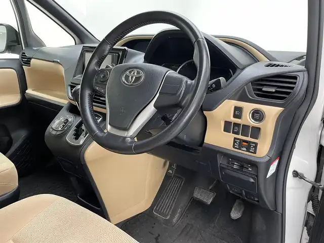 トヨタ ノア G 兵庫県 2014(平26)年 6.4万km ホワイトパールクリスタルシャイン 純正SDナビ(Bluetooth/CD/DVD/フルセグTV)/両側パワースライドドア/バックカメラ/アイドリングストップ/ビルトインＥＴＣ/ドアバイザー/純正フロアマット/ＬＥＤヘッドライト/フォグランプ/オートライト/オートマチックハイビーム/純正アルミホイール/ドイブレコーダー