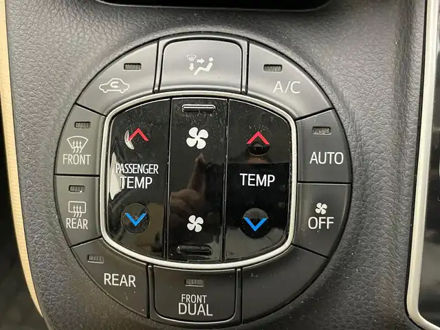 トヨタ ノア G 兵庫県 2014(平26)年 6.4万km ホワイトパールクリスタルシャイン 純正SDナビ(Bluetooth/CD/DVD/フルセグTV)/両側パワースライドドア/バックカメラ/アイドリングストップ/ビルトインＥＴＣ/ドアバイザー/純正フロアマット/ＬＥＤヘッドライト/フォグランプ/オートライト/オートマチックハイビーム/純正アルミホイール/ドイブレコーダー