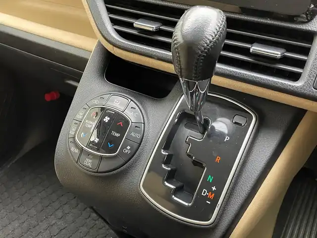 トヨタ ノア G 兵庫県 2014(平26)年 6.4万km ホワイトパールクリスタルシャイン 純正SDナビ(Bluetooth/CD/DVD/フルセグTV)/両側パワースライドドア/バックカメラ/アイドリングストップ/ビルトインＥＴＣ/ドアバイザー/純正フロアマット/ＬＥＤヘッドライト/フォグランプ/オートライト/オートマチックハイビーム/純正アルミホイール/ドイブレコーダー