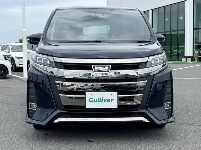 トヨタ ノア Si 奈良県 2017(平29)年 4.8万km ブラッキッシュアゲハガラスフレーク アルパインナビ　/アルパインフリップダウンモニター　/フルセグＴＶ　/BT/CD/DVD/SD/HDMI/両側パワースライドドア　/クルーズコントロール　/衝突被害軽減システム　/ＬＥＤヘッドライト　/バックカメラ　/ビルトインＥＴＣ　/スマートキー/純正16インチアルミホイール/純正フロアマット/レーンキープアシスト/盗難防止装置/横滑り防止装置
