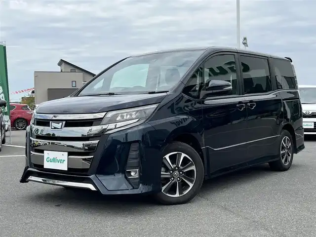 トヨタ ノア Si 奈良県 2017(平29)年 4.8万km ブラッキッシュアゲハガラスフレーク アルパインナビ　/アルパインフリップダウンモニター　/フルセグＴＶ　/BT/CD/DVD/SD/HDMI/両側パワースライドドア　/クルーズコントロール　/衝突被害軽減システム　/ＬＥＤヘッドライト　/バックカメラ　/ビルトインＥＴＣ　/スマートキー/純正16インチアルミホイール/純正フロアマット/レーンキープアシスト/盗難防止装置/横滑り防止装置