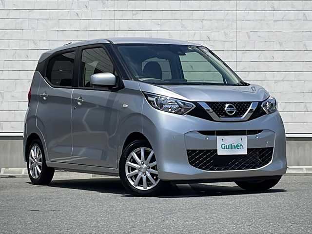日産 デイズ S 山形県 2020(令2)年 1.8万km スターリングシルバーメタリック 禁煙車/エマージェンシーブレーキ/車線逸脱警報/先行者発進通知/横滑り防止装置/ふらつき警報/道路・速度標識表示/純正オーディオ(AM/FM/CD)/USB端子/オートライト/アイドリングストップ/コーナーセンサー前後/純正フロアマット/純正ドアバイザー/電動格納ミラー/社外AW付冬タイヤ積載