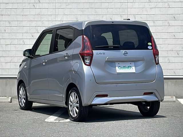 日産 デイズ S 山形県 2020(令2)年 1.8万km スターリングシルバーメタリック 禁煙車/エマージェンシーブレーキ/車線逸脱警報/先行者発進通知/横滑り防止装置/ふらつき警報/道路・速度標識表示/純正オーディオ(AM/FM/CD)/USB端子/オートライト/アイドリングストップ/コーナーセンサー前後/純正フロアマット/純正ドアバイザー/電動格納ミラー/社外AW付冬タイヤ積載