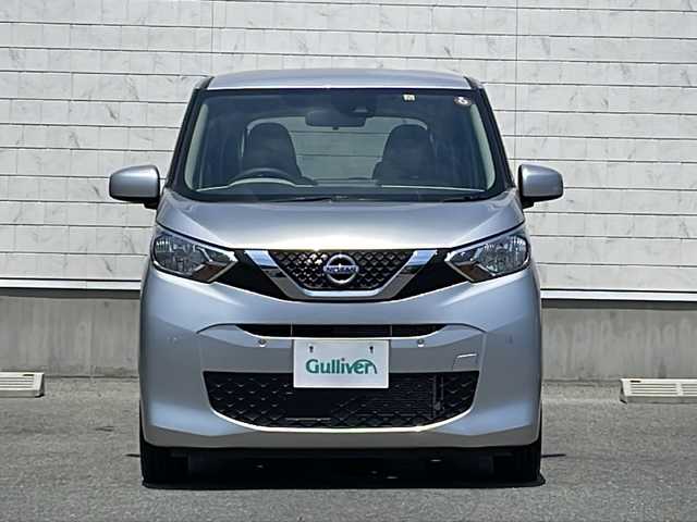 日産 デイズ S 山形県 2020(令2)年 1.8万km スターリングシルバーメタリック 禁煙車/エマージェンシーブレーキ/車線逸脱警報/先行者発進通知/横滑り防止装置/ふらつき警報/道路・速度標識表示/純正オーディオ(AM/FM/CD)/USB端子/オートライト/アイドリングストップ/コーナーセンサー前後/純正フロアマット/純正ドアバイザー/電動格納ミラー/社外AW付冬タイヤ積載