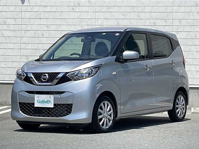 日産 デイズ S 山形県 2020(令2)年 1.8万km スターリングシルバーメタリック 禁煙車/エマージェンシーブレーキ/車線逸脱警報/先行者発進通知/横滑り防止装置/ふらつき警報/道路・速度標識表示/純正オーディオ(AM/FM/CD)/USB端子/オートライト/アイドリングストップ/コーナーセンサー前後/純正フロアマット/純正ドアバイザー/電動格納ミラー/社外AW付冬タイヤ積載