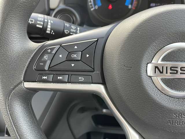 日産 デイズ S 山形県 2020(令2)年 1.8万km スターリングシルバーメタリック 禁煙車/エマージェンシーブレーキ/車線逸脱警報/先行者発進通知/横滑り防止装置/ふらつき警報/道路・速度標識表示/純正オーディオ(AM/FM/CD)/USB端子/オートライト/アイドリングストップ/コーナーセンサー前後/純正フロアマット/純正ドアバイザー/電動格納ミラー/社外AW付冬タイヤ積載