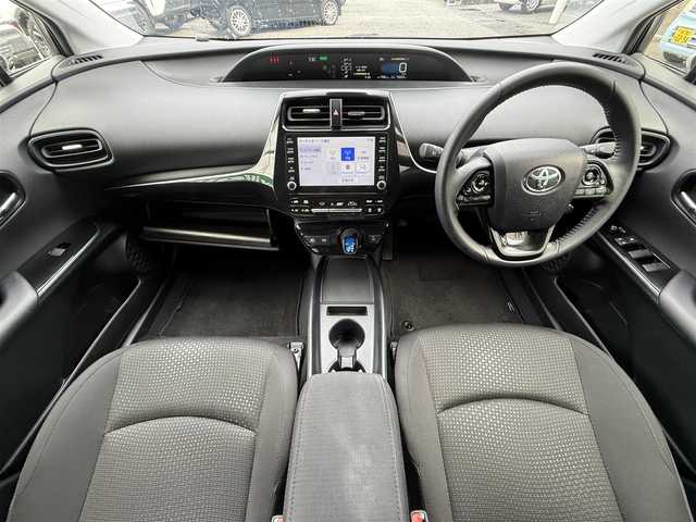 トヨタ プリウス S 千葉県 2022(令4)年 1.1万km シルバーM 純正メーカーOPナビ/セーフティセンス/プリクラッシュセーフティ/レーダークルーズコントロール/バックカメラ/クリアランスソナー/オートハイビーム/ETC/オートミラー/LEDライト