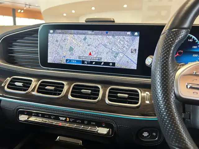 メルセデス・ベンツ ＧＬＥ３００ｄ 4MATIC AMGライン 道央・札幌 2020(令2)年 2.7万km ダイヤモンドホワイト ダイヤモンドホワイト/パノラミックスライディングルーフ/AMGライン/　・マルチビームLEDヘッドライト/　・アダプティブハイビームアシストプラス/　・20インチAMG5ツインスポークAW/　・AMGスタイリングパッケージ/レザーエクスクルーシブパッケージ/　・本革シート/　・シートベンチレーター/　・ヘッドアップディスプレイ/　・Burmesterサラウンド/　・エナジャイジングパッケージ/　・エアバランスパッケージ/レーダーセーフティパッケージ/360°カメラ/パワーテールゲート