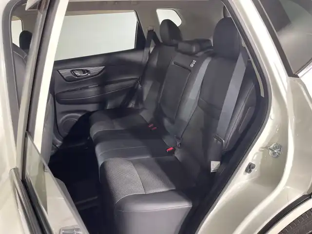 日産 エクストレイル 20X ブラック エクストリーマーX 神奈川県 2015(平27)年 3.9万km ブリリアントホワイトパール ４WD/純正7型SDナビゲーション【MM115D-W】/フルセグ　AM FM CD　USB　Bluetooth iPod/シルバールーフレール/リモコンオートバックドア/エマージェンシーブレーキ/車線逸脱警報/進入禁止警報/フロントリアソナー/ダウンヒルアシストコントロール/アイドリングストップ/合皮シート/革巻きステアリング/ステアリングスイッチ/ビルトインETC/プッシュスタート/スマートキー/純正サイド/リアアンダープロテクター/純正リアスポイラー/純正17インチアルミホイール/社外オーバーフェンダー/LEDヘッドランプ/フロントフォグランプ/オートライト