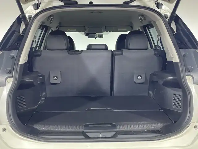 日産 エクストレイル 20X ブラック エクストリーマーX 神奈川県 2015(平27)年 3.9万km ブリリアントホワイトパール ４WD/純正7型SDナビゲーション【MM115D-W】/フルセグ　AM FM CD　USB　Bluetooth iPod/シルバールーフレール/リモコンオートバックドア/エマージェンシーブレーキ/車線逸脱警報/進入禁止警報/フロントリアソナー/ダウンヒルアシストコントロール/アイドリングストップ/合皮シート/革巻きステアリング/ステアリングスイッチ/ビルトインETC/プッシュスタート/スマートキー/純正サイド/リアアンダープロテクター/純正リアスポイラー/純正17インチアルミホイール/社外オーバーフェンダー/LEDヘッドランプ/フロントフォグランプ/オートライト