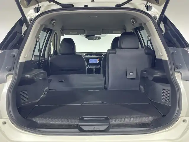 日産 エクストレイル 20X ブラック エクストリーマーX 神奈川県 2015(平27)年 3.9万km ブリリアントホワイトパール ４WD/純正7型SDナビゲーション【MM115D-W】/フルセグ　AM FM CD　USB　Bluetooth iPod/シルバールーフレール/リモコンオートバックドア/エマージェンシーブレーキ/車線逸脱警報/進入禁止警報/フロントリアソナー/ダウンヒルアシストコントロール/アイドリングストップ/合皮シート/革巻きステアリング/ステアリングスイッチ/ビルトインETC/プッシュスタート/スマートキー/純正サイド/リアアンダープロテクター/純正リアスポイラー/純正17インチアルミホイール/社外オーバーフェンダー/LEDヘッドランプ/フロントフォグランプ/オートライト