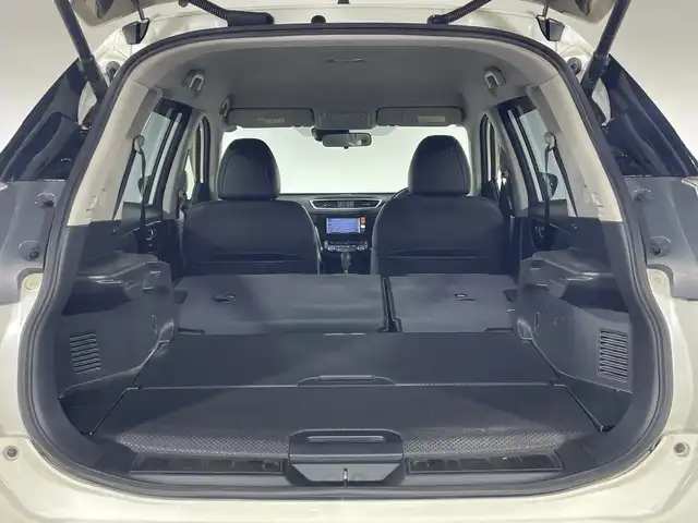 日産 エクストレイル 20X ブラック エクストリーマーX 神奈川県 2015(平27)年 3.9万km ブリリアントホワイトパール ４WD/純正7型SDナビゲーション【MM115D-W】/フルセグ　AM FM CD　USB　Bluetooth iPod/シルバールーフレール/リモコンオートバックドア/エマージェンシーブレーキ/車線逸脱警報/進入禁止警報/フロントリアソナー/ダウンヒルアシストコントロール/アイドリングストップ/合皮シート/革巻きステアリング/ステアリングスイッチ/ビルトインETC/プッシュスタート/スマートキー/純正サイド/リアアンダープロテクター/純正リアスポイラー/純正17インチアルミホイール/社外オーバーフェンダー/LEDヘッドランプ/フロントフォグランプ/オートライト