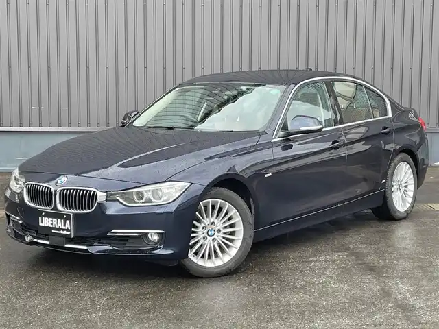 ＢＭＷ ３２０ｉ ラグジュアリー 青森県 2015(平27)年 3.2万km インペリアル・ブルー・ブリリアント・エフェクト 茶革シート/純正HDDナビ/（CD/DVD/Bluetooth/USB/AUX）/アダプティブクルーズコントロール/レーンキープアシスト/ドライブレコーダー前後/メモリー付パワーシート/シートヒーター/バックカメラ/電動リアゲート/ウィンカーミラー/革巻きステアリング/ステアリングスイッチ/オートワイパー/LEDオートライト/コーナーセンサー/プッシュスタート/スマートキーX2/盗難防止/ABS/取説/保証書