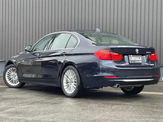 ＢＭＷ ３２０ｉ ラグジュアリー 青森県 2015(平27)年 3.2万km インペリアル・ブルー・ブリリアント・エフェクト 茶革シート/純正HDDナビ/（CD/DVD/Bluetooth/USB/AUX）/アダプティブクルーズコントロール/レーンキープアシスト/ドライブレコーダー前後/メモリー付パワーシート/シートヒーター/バックカメラ/電動リアゲート/ウィンカーミラー/革巻きステアリング/ステアリングスイッチ/オートワイパー/LEDオートライト/コーナーセンサー/プッシュスタート/スマートキーX2/盗難防止/ABS/取説/保証書