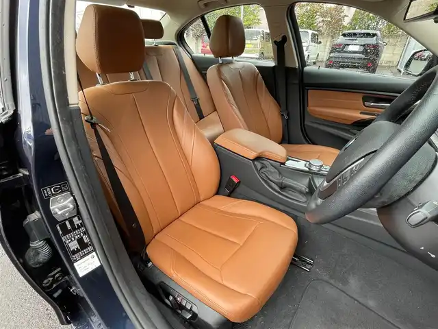 ＢＭＷ ３２０ｉ ラグジュアリー 青森県 2015(平27)年 3.2万km インペリアル・ブルー・ブリリアント・エフェクト 茶革シート/純正HDDナビ/（CD/DVD/Bluetooth/USB/AUX）/アダプティブクルーズコントロール/レーンキープアシスト/ドライブレコーダー前後/メモリー付パワーシート/シートヒーター/バックカメラ/電動リアゲート/ウィンカーミラー/革巻きステアリング/ステアリングスイッチ/オートワイパー/LEDオートライト/コーナーセンサー/プッシュスタート/スマートキーX2/盗難防止/ABS/取説/保証書