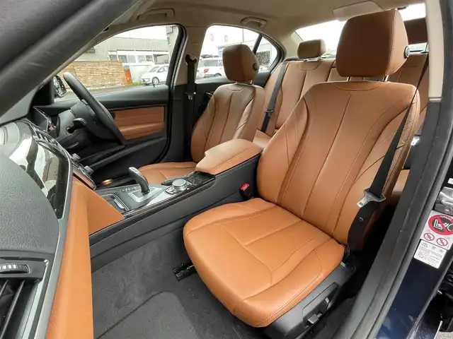 ＢＭＷ ３２０ｉ ラグジュアリー 青森県 2015(平27)年 3.2万km インペリアル・ブルー・ブリリアント・エフェクト 茶革シート/純正HDDナビ/（CD/DVD/Bluetooth/USB/AUX）/アダプティブクルーズコントロール/レーンキープアシスト/ドライブレコーダー前後/メモリー付パワーシート/シートヒーター/バックカメラ/電動リアゲート/ウィンカーミラー/革巻きステアリング/ステアリングスイッチ/オートワイパー/LEDオートライト/コーナーセンサー/プッシュスタート/スマートキーX2/盗難防止/ABS/取説/保証書