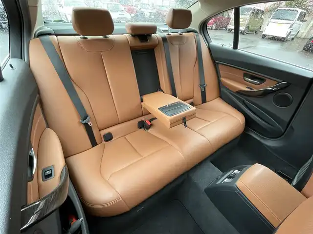 ＢＭＷ ３２０ｉ ラグジュアリー 青森県 2015(平27)年 3.2万km インペリアル・ブルー・ブリリアント・エフェクト 茶革シート/純正HDDナビ/（CD/DVD/Bluetooth/USB/AUX）/アダプティブクルーズコントロール/レーンキープアシスト/ドライブレコーダー前後/メモリー付パワーシート/シートヒーター/バックカメラ/電動リアゲート/ウィンカーミラー/革巻きステアリング/ステアリングスイッチ/オートワイパー/LEDオートライト/コーナーセンサー/プッシュスタート/スマートキーX2/盗難防止/ABS/取説/保証書