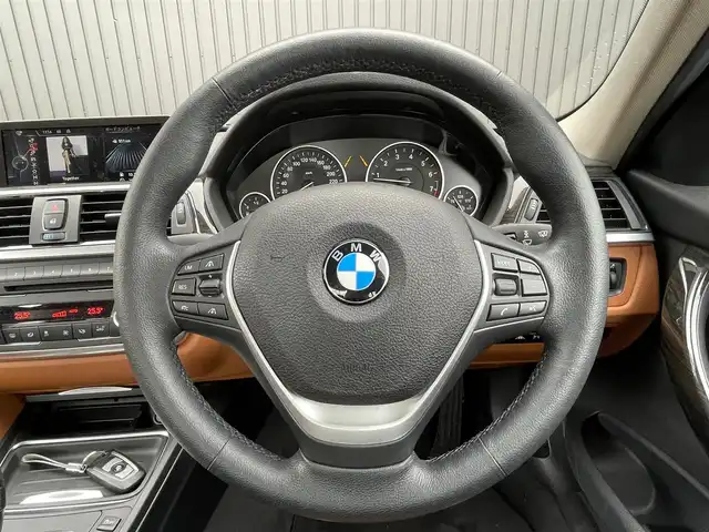 ＢＭＷ ３２０ｉ ラグジュアリー 青森県 2015(平27)年 3.2万km インペリアル・ブルー・ブリリアント・エフェクト 茶革シート/純正HDDナビ/（CD/DVD/Bluetooth/USB/AUX）/アダプティブクルーズコントロール/レーンキープアシスト/ドライブレコーダー前後/メモリー付パワーシート/シートヒーター/バックカメラ/電動リアゲート/ウィンカーミラー/革巻きステアリング/ステアリングスイッチ/オートワイパー/LEDオートライト/コーナーセンサー/プッシュスタート/スマートキーX2/盗難防止/ABS/取説/保証書