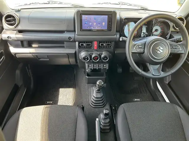 スズキ ジムニー XC 兵庫県 2019(平31)年 5.2万km ピュアホワイトP 社外ナビ（MDV-D5058TW)/  (AM/FM/CD/DVD/BT/SD)/フルセグTV/バックカメラ/プッシュスタート/衝突軽減ブレーキ/横滑り防止装置/ダウンヒルアシスト/レーンアシスト/4WD/ステアリングリモコン/クルーズコントロール/ビルドインETC/前方ドライブレコーダー/シートヒーター/純正フロアマット/ドアバイザー/ヘッドライトウォッシャー/純正15インチアルミホイール/1インチアップ