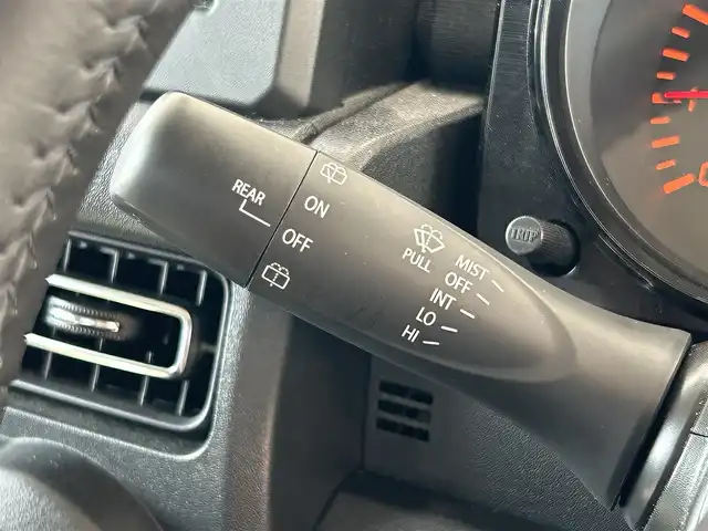 スズキ ジムニー XC 兵庫県 2019(平31)年 5.2万km ピュアホワイトP 社外ナビ（MDV-D5058TW)/  (AM/FM/CD/DVD/BT/SD)/フルセグTV/バックカメラ/プッシュスタート/衝突軽減ブレーキ/横滑り防止装置/ダウンヒルアシスト/レーンアシスト/4WD/ステアリングリモコン/クルーズコントロール/ビルドインETC/前方ドライブレコーダー/シートヒーター/純正フロアマット/ドアバイザー/ヘッドライトウォッシャー/純正15インチアルミホイール/1インチアップ