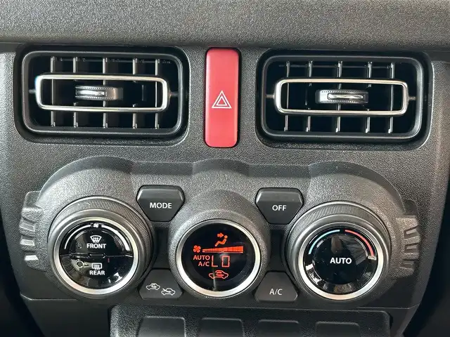 スズキ ジムニー XC 兵庫県 2019(平31)年 5.2万km ピュアホワイトP 社外ナビ（MDV-D5058TW)/  (AM/FM/CD/DVD/BT/SD)/フルセグTV/バックカメラ/プッシュスタート/衝突軽減ブレーキ/横滑り防止装置/ダウンヒルアシスト/レーンアシスト/4WD/ステアリングリモコン/クルーズコントロール/ビルドインETC/前方ドライブレコーダー/シートヒーター/純正フロアマット/ドアバイザー/ヘッドライトウォッシャー/純正15インチアルミホイール/1インチアップ